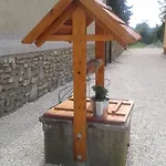 Hatarmenti Vendeghaz