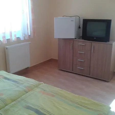 Гостевой дом Hatarmenti Vendeghaz Zsira
